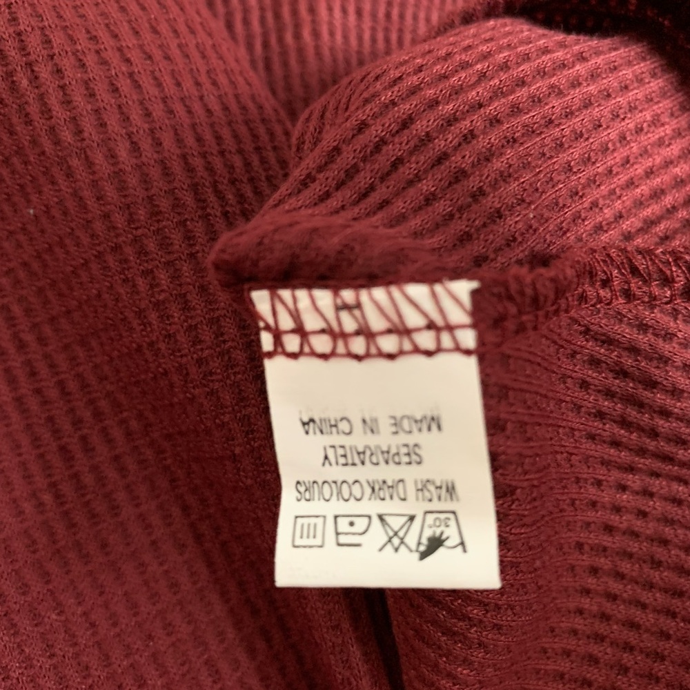 🎉🎉NWOT🎉🎉 Burgundy Blouse Soft Medium-weight Thermal material Loose Fitting😊 - Picture 6 of 9